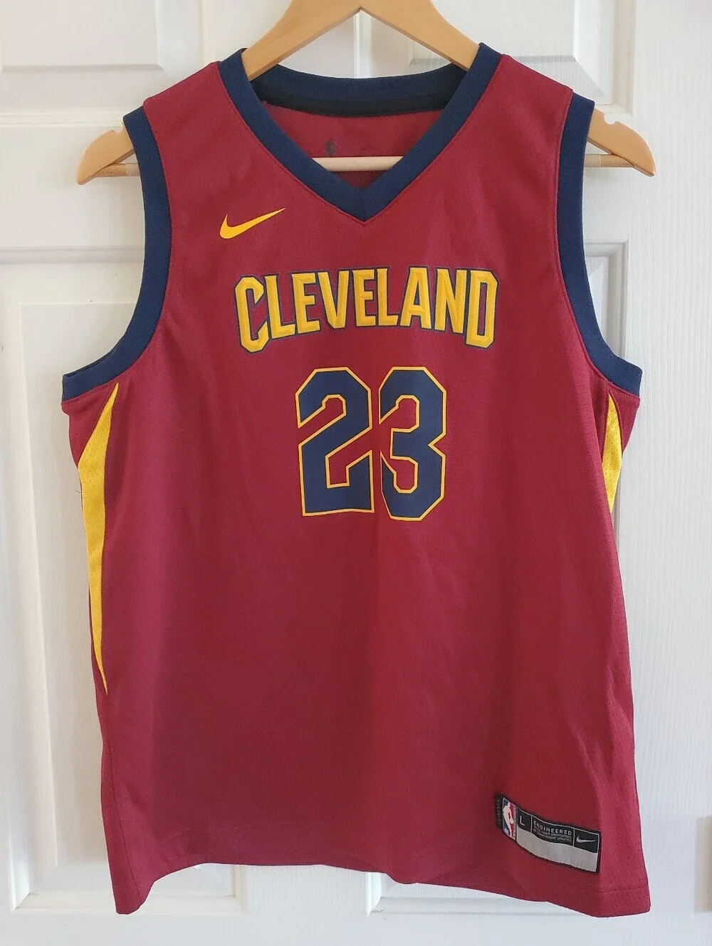 LeBron James #23 Cleveland Cavaliers Icon Edition Nike NBA Jersey (Youth Large)